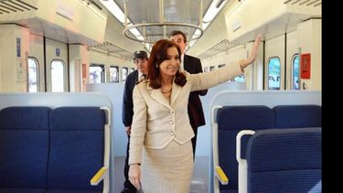 Cristina presentó a los nuevos trenes del San Martín