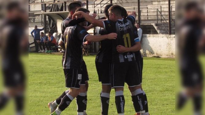 UNIDOS. Los jugadores de Real quieren seguir festejando..