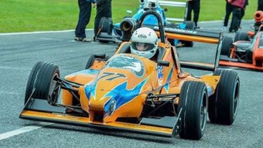 NARANJA MECÁNICA. Vázquez, con su auto de Fórmula. .