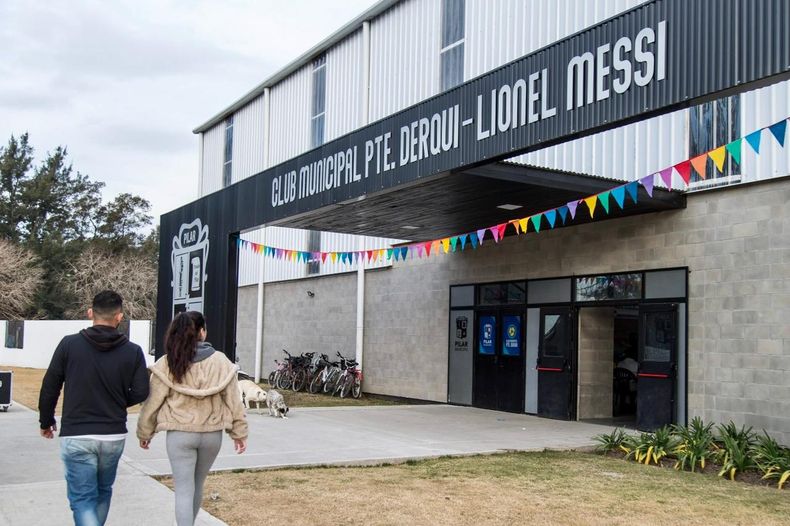 El Club Municipal de Presidente Derqui lleva el nombre de Lionel Messi.