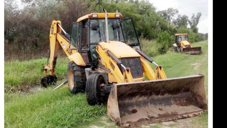 Una máquina municipal trabaja en el Burgueño..