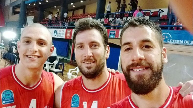 Tabarez (der.) ganó la 1ª fase con Unión..