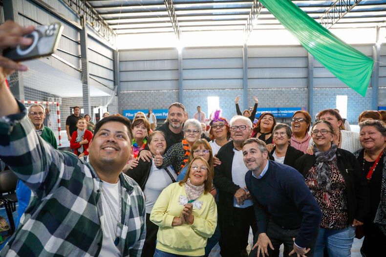 ENCUENTRO. Achával reunió a los jubilados en los clubes municipales del distrito.