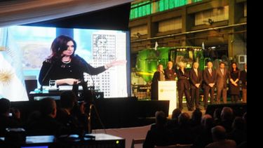 Con Cristina en la pantalla, se inauguró planta de calzados