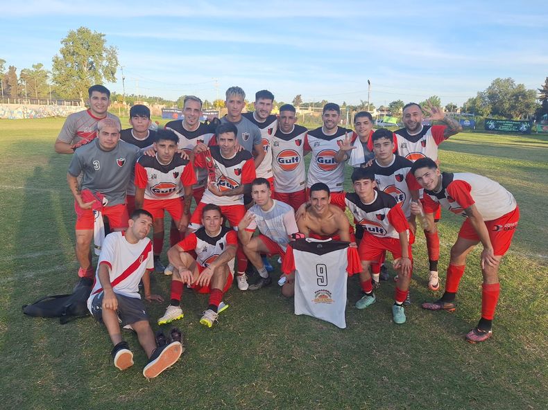 EQUIPO. Derqui viene de ganarle los duelos directos a Flecha Azul.