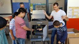 CHICHE NUEVO. La impresora 3D llegó a Derqui este jueves..