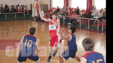 Francisco Ruiz anotó 34 puntos para la victoria del Sub 19 de Sportivo en Campana..