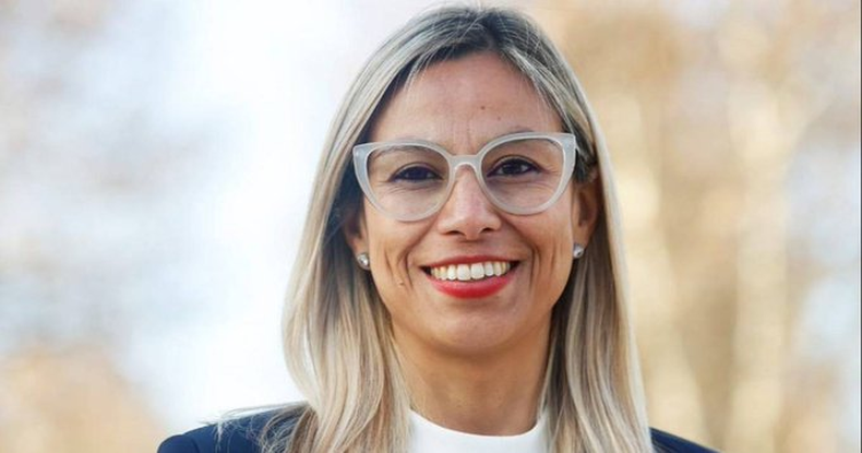 La exconcejal Adriana C&aacute;ceres coordina la campa&ntilde;a de recolecci&oacute;n de firmas.