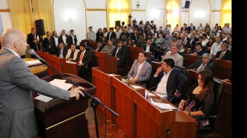 MÁS LEJOS. La oposición comienza a endurecer posiciones..