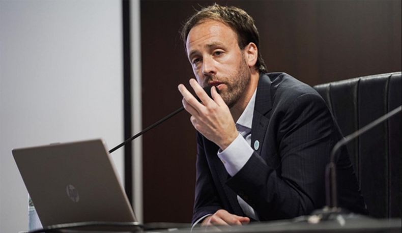 RECESIÓN. El ministro de Economía, Pablo López, dio a conocer los datos.