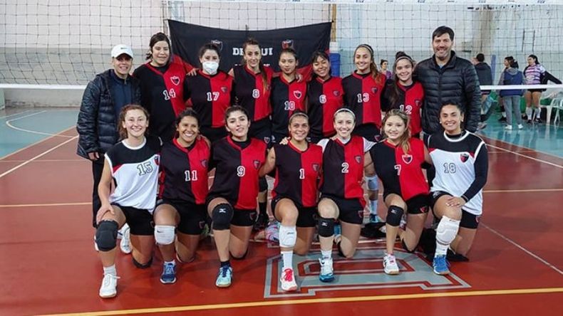 EQUIPO. Las Rojinegras sumaron su quinta victoria de la temporada..