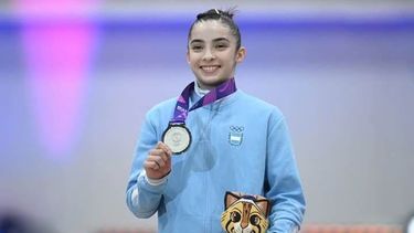 CHICA DE PLATA. Lucas sumó las medallas de plata en prueba completa y barras asimétricas.
