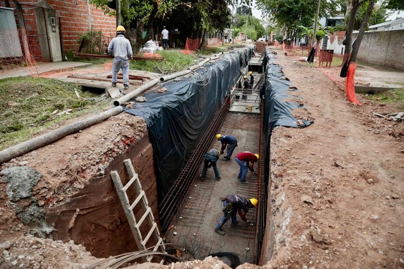 Continúan los trabajos hidráulicos en el barrio El Rocío, de Manuel Alberti.