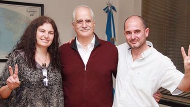 LÍDER. Lizzie Wanger, en una foto de campaña con Jorge Taiana..