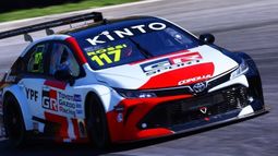 IMPARABLE. El Corolla de Rossi domina la acción en Interlagos.