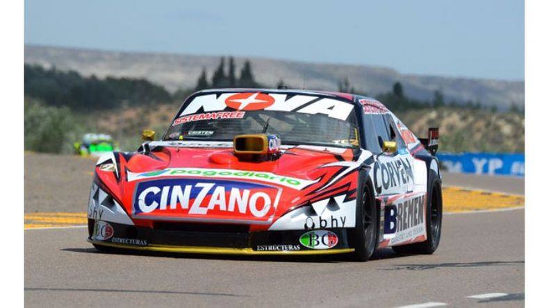 UN AVIÓN. El Chevrolet de Rossi nuevamente batió el récord del autódromo patagónico..