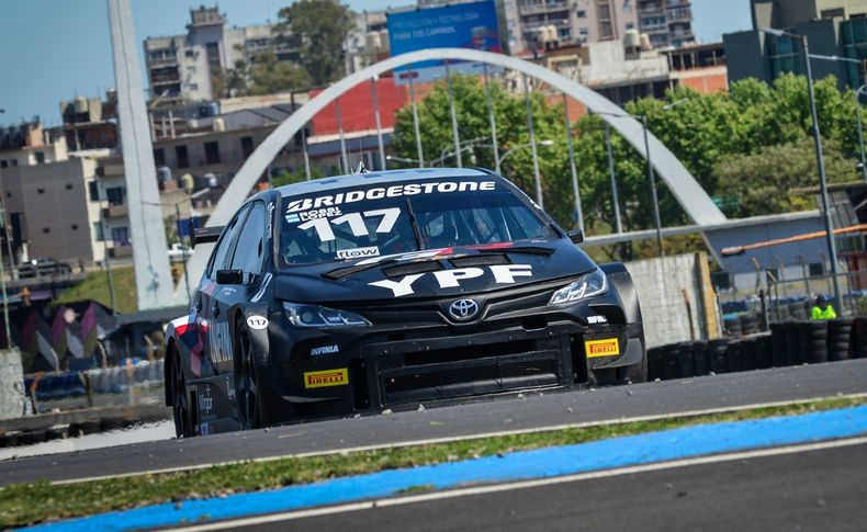 Matías Rossi fue la referencia en La Catedral con su Toyota.