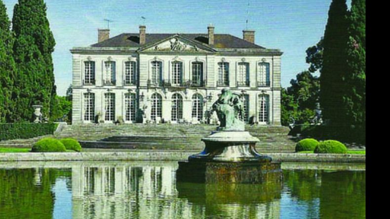 EN LA MIRA. El palacio Duhau, de Manuel Alberti, acusado de provocar inundaciones en la localidad..