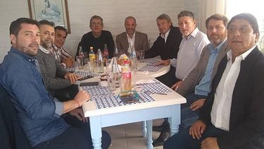 ALMUERZO. Los dirigentes ya planifican una segunda reunión..