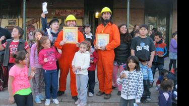 “Fabrica cuentos”, la propuesta de Gito Minore e Isidoro Reta, para que los chicos hagan sus propios libros de cuentos, se presentó en la estación de Manzanares. La actividad fue organizada por la Biblioteca Estación Manzanares y fue un verdadero éxito..
