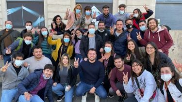 EQUIPO. Los fiscalizadores del Frente de Todos, antes del recuento..