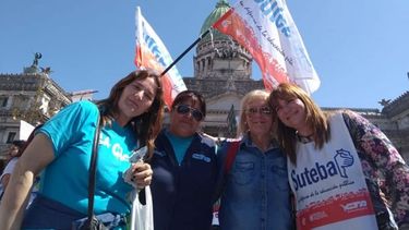 DOCENTES DE SUTEBA, EN LUCHA. “Salario digno”, el pedido. .