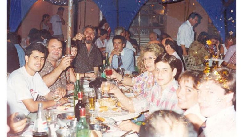 CUMBRE. Periodistas locales, a mediados de los ’90..