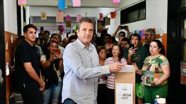 Sergio Massa votó este mediodía en una escuela de Tigre.