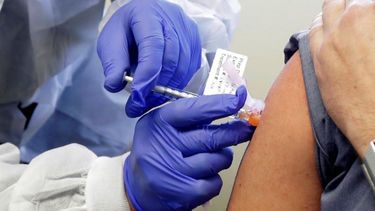 La vacuna de Pfizer comenzará a aplicarse la semana próxima en Reino Unido. .