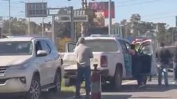 El móvil policial fue embestido desde atrás por una camioneta Toyota. El móvil policial fue embestido desde atrás por una camioneta Toyota.