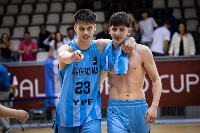 Lucas Giovannetti y el vecinod e Capilla, juan Bocca, figuras de Argentina U19.