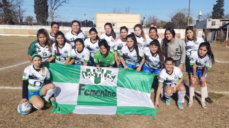 EQUIPO. Las chicas de Los Tilos, que le ganó a Gauchitos y Katanes..