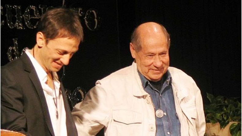 Titi junto a Martín Simeoni. El año pasado fue homenajeado por los 50 años de la Comedia..