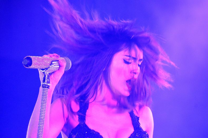 A LO TINA TURNER. Lali Esp&oacute;sito revoleando el pelo en Pilar, 2015.