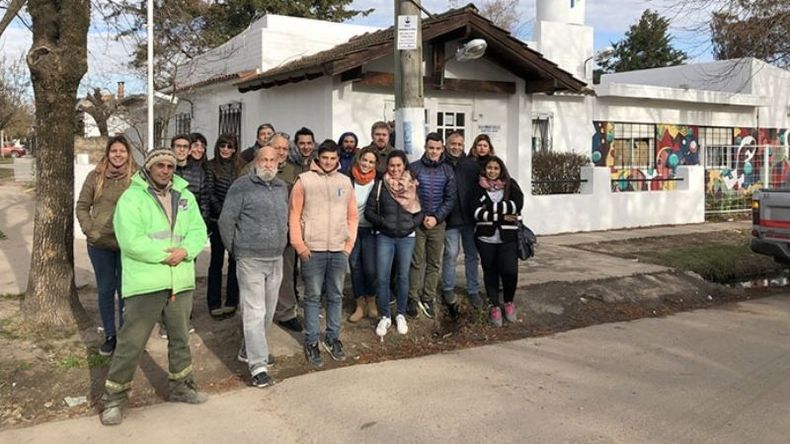 CAMPAÑA. Los funcionarios timbrearon en Astolfi y Manzone..