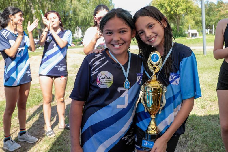 CAMPEONAS Solange Araujo y Ayeln Fail ganaron en la categora Sub 15
