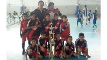 BICAMPEÓN. La 2008 del Club Derqui derrotó 6-2 a Tierras Altas..