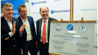 APERTURA. Autoridades del banco y el Parque Industrial en la inauguración..