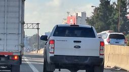 Pablito (Martínez Carignano) que pasa con tus bici policías? Solo persiguen giles? Camioneta “oficial” con sirenassin patente, por la banquina y solo los miran? Panamericana altura Unicenter 9.30 hs. Marcelo / @salsagol99.&nbsp;