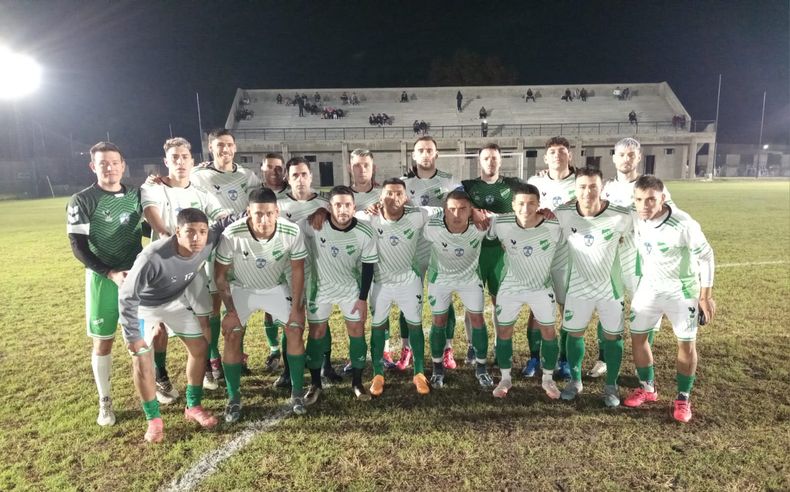 PLANTEL. La Selección de la Liga Escobarense que jugó en Metalúrgico.