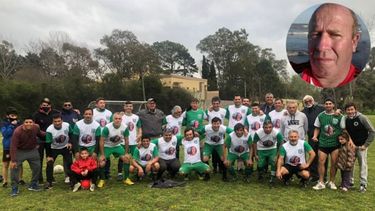 PRESENTE. San Martín posa con la camiseta que lleva la foto de Carlos Pace..