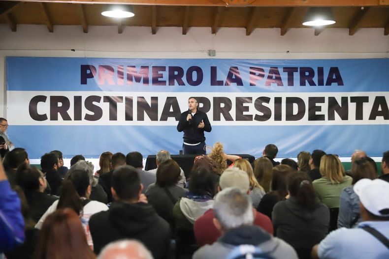 ORADOR. Achával encabezó el acto en el predio de Ferroviarios.