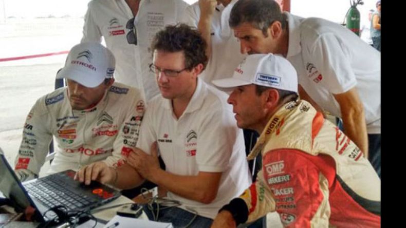 ESTUDIO. Rossi, Silva y equipo, atentos a la telemetría..