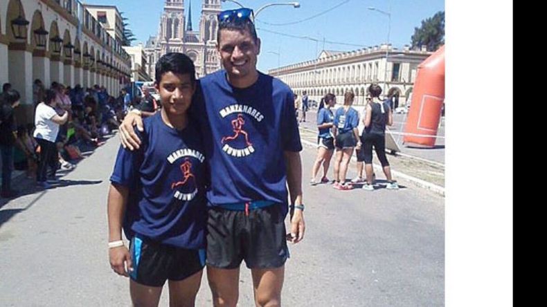 Gastón Delfino y Juan Cena, ganador del Maratón de Malvinas, en Luján..