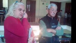 PREOCUPADOS. Los padres del hombre etenido lo acompañan en Corrientes..