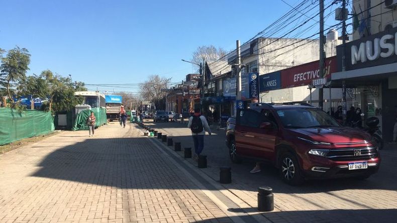 La calle fue abierta al tránsito coincidiendo con el regreso de las clases. .
