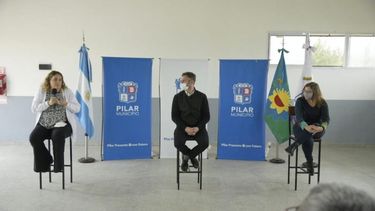 EGRESAR. El programa fue lanzado esta tarde por Achával junto a directivos de escuelas secundarias..