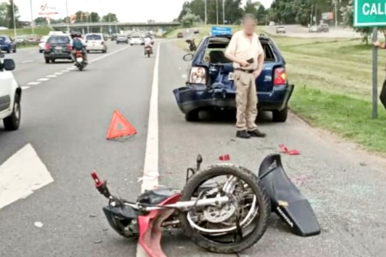 El motociclista está internado en terapia intensiva y no pudo ser identificado hasta el momento.
