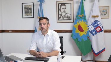La Bandera de Pilar ya fue incorporada al despacho del intendente municipal y ahora llegará a las escuelas. .
