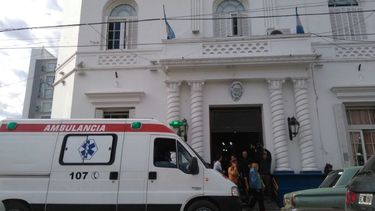 Una ambulancia llegó poco después que la policía. Foto: Quiero Villa Rosa..